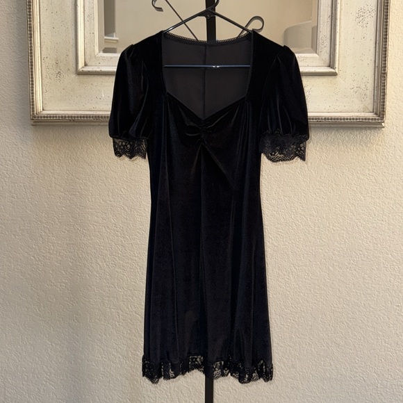 Practical Magic Goth Black Velvet Dress - Picture 7 of 11
